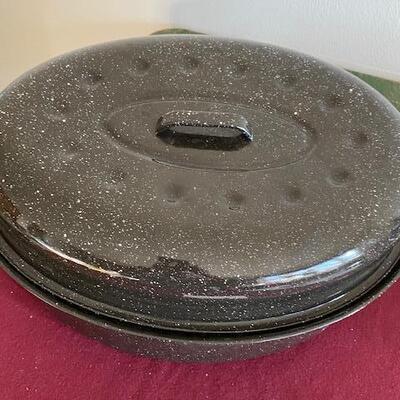 Lot 371 - Graniteware Roaster