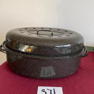 Lot 371 - Graniteware Roaster