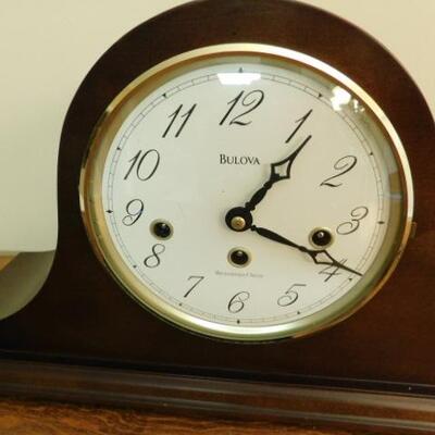 Vintage Deco Bulova Wood Case Mantle Clock with Key 18