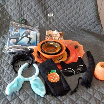 Lot 045  Halloween Lot