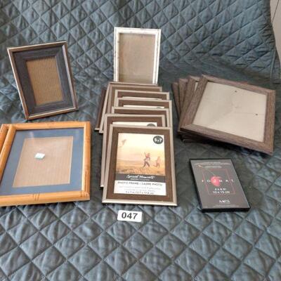 Lot 047  Lot of 18 Picture Frames
