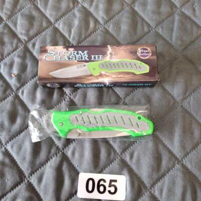 Lot 65  4 1/2" Closed Lock Back Knife  *NEW*