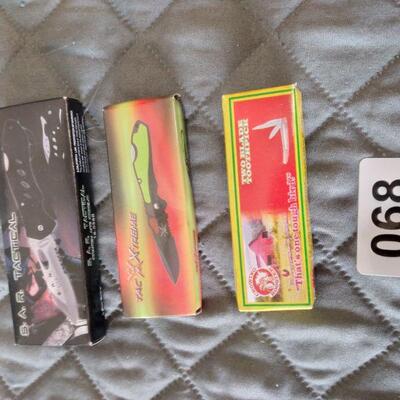 Lot 068  3 Knives NEW in Box