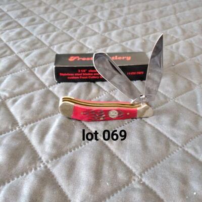 Lot 069  3 1/4" Closed Knife with Stainless Steel Blades  *NEW*