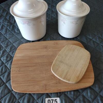 Lot 075  Canisters set and Cutting Boards