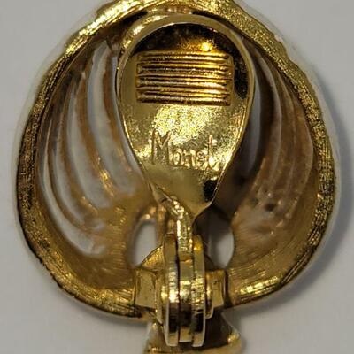 Lot JMO2: Vintage Monet White Enamel and goldtone Mushroom Brooch and matching clip-on earrings 