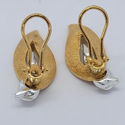 Lot JMO3: 5 paiir Beautiful Vintage Clip on Earrings and a pin 