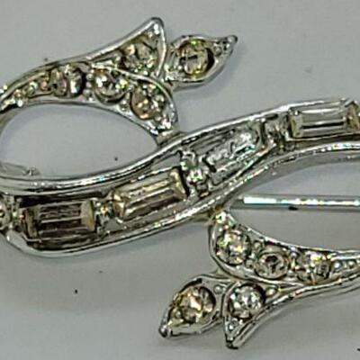 Lot JMO3: 5 paiir Beautiful Vintage Clip on Earrings and a pin 