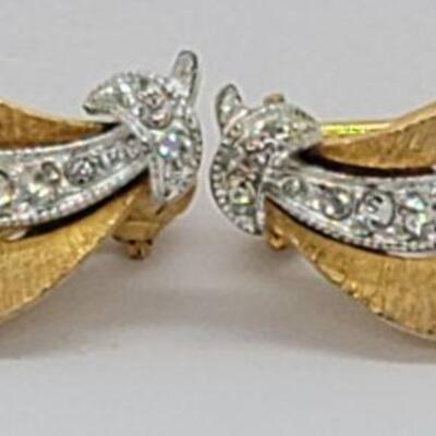 Lot JMO3: 5 paiir Beautiful Vintage Clip on Earrings and a pin 