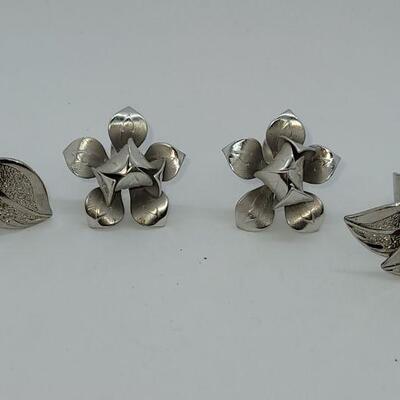 Lot JMO3: 5 paiir Beautiful Vintage Clip on Earrings and a pin 