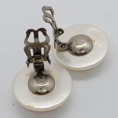 Lot JMO3: 5 paiir Beautiful Vintage Clip on Earrings and a pin 