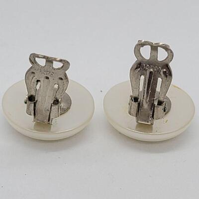Lot JMO3: 5 paiir Beautiful Vintage Clip on Earrings and a pin 