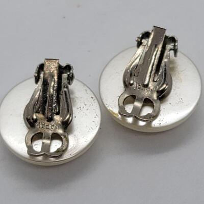 Lot JMO3: 5 paiir Beautiful Vintage Clip on Earrings and a pin 