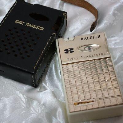 Vintage Raleigh Eight Transistor Radio