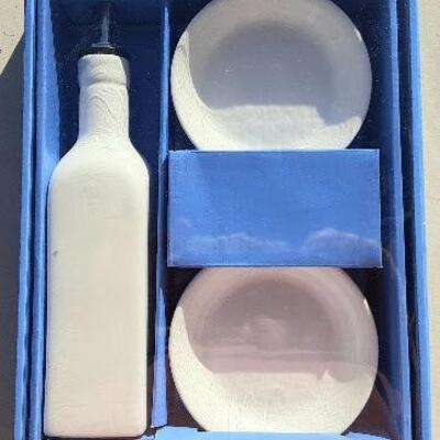 Oil Bottle With 4 Serving Plates