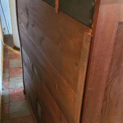 Lot 241: Estey Organ Co. Antique Victorian Pump organ