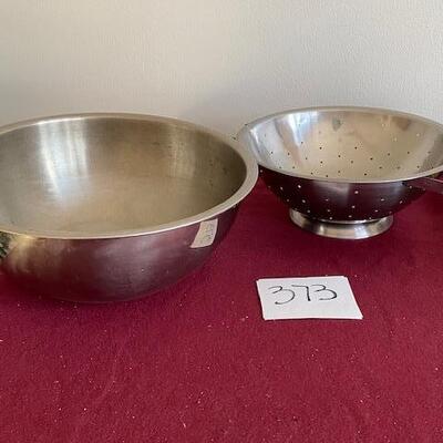 Lot 373 - Metal bowl and colander