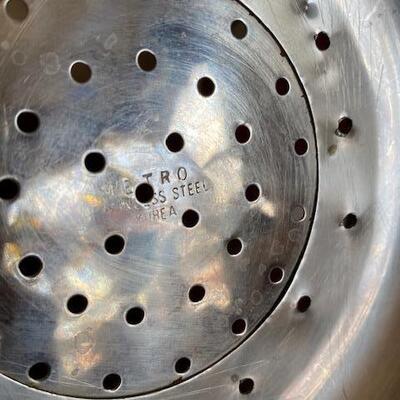 Lot 373 - Metal bowl and colander