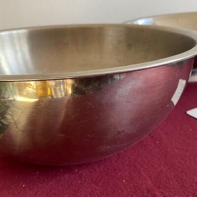 Lot 373 - Metal bowl and colander