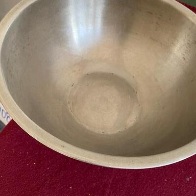 Lot 373 - Metal bowl and colander