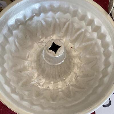 Lot 374 - Bundt Pans