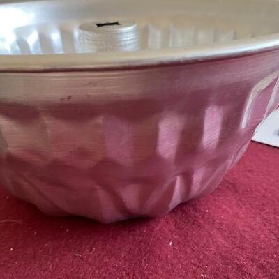 Lot 374 - Bundt Pans