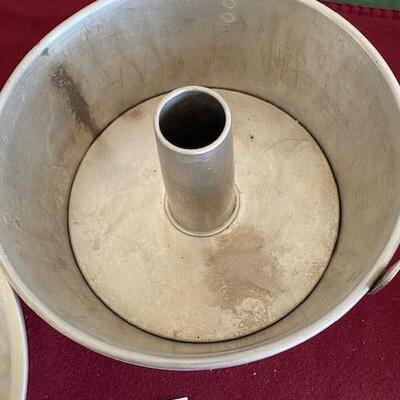 Lot 374 - Bundt Pans