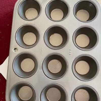 Lot 377 - Cupcake pans