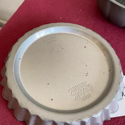 Lot 380 -  Bundt pan and dessert pan