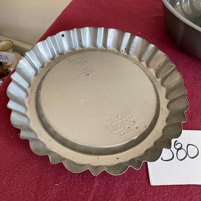 Lot 380 -  Bundt pan and dessert pan