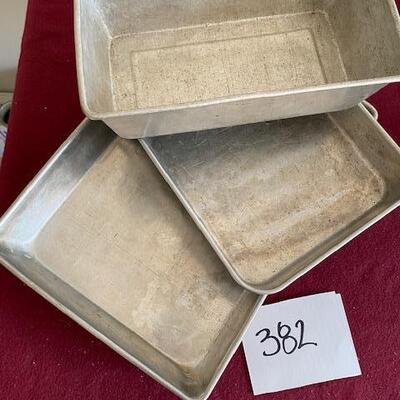 Lot 382 - Baking pans