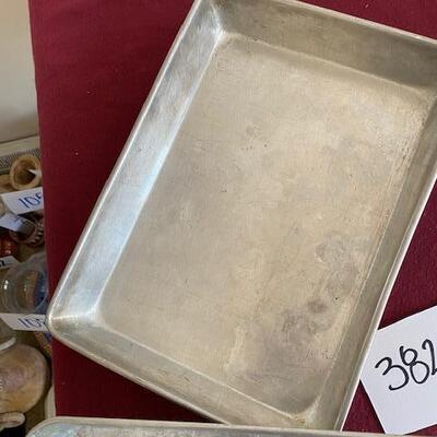 Lot 382 - Baking pans