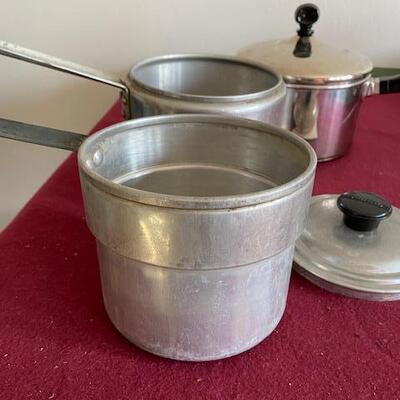 Lot 383 - 2 cooking pots