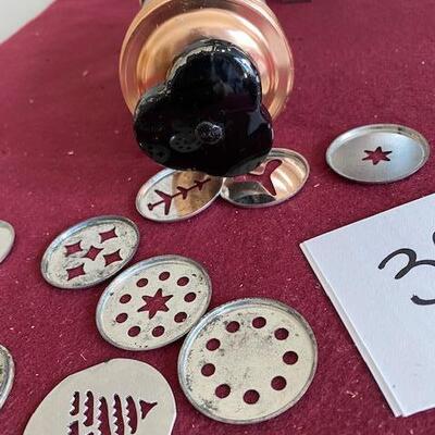 Lot 384 - Vintage Cookie Press 