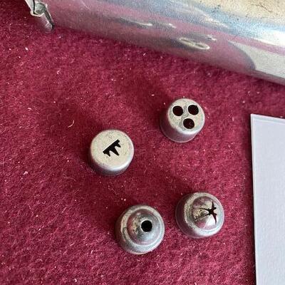 Lot 385 - Vintage Aluminum Cake decorator