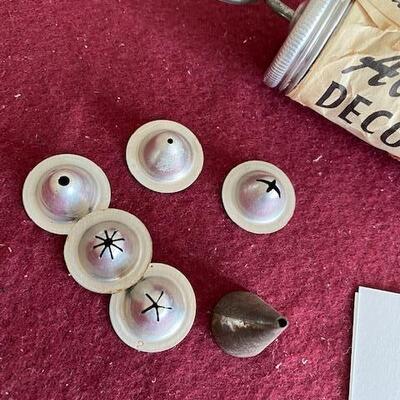 Lot 386 - Vintage Aluminum Cake decorator