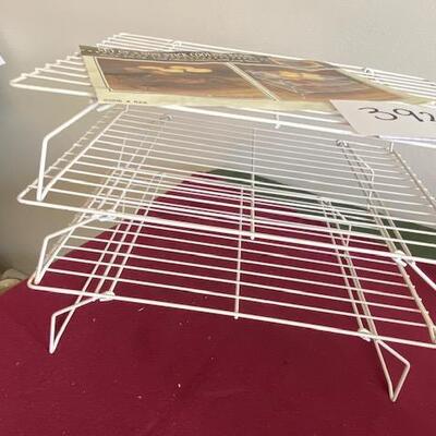 Lot 392 - 3 stacking Non Stick Cooling Racks