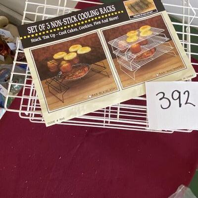 Lot 392 - 3 stacking Non Stick Cooling Racks