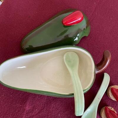 Lot 395 - Chili pepper items