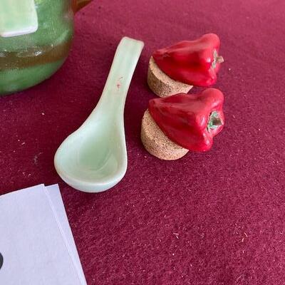 Lot 395 - Chili pepper items