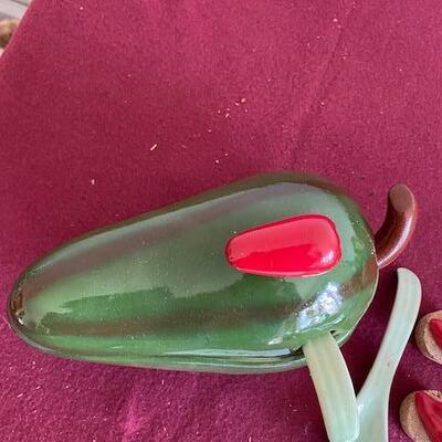Lot 395 - Chili pepper items