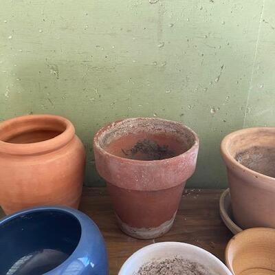 Lot 410 - planters