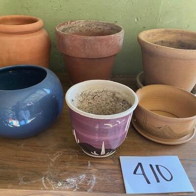 Lot 410 - planters