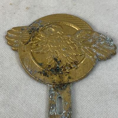 Lot# 15 s VINTAGE - Eagle License Plate Tag Topper - Veterans Emblem WWII - Ruptured Duck