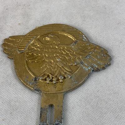 Lot# 16 s VINTAGE - Eagle License Plate Tag Topper - Veterans Emblem WWII - Ruptured Duck