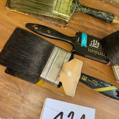 Lot 424 - paint brushes