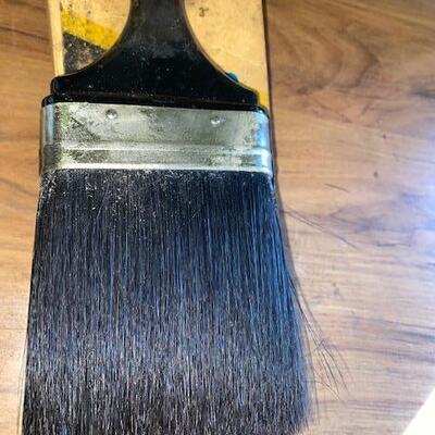 Lot 425- Paint brushes