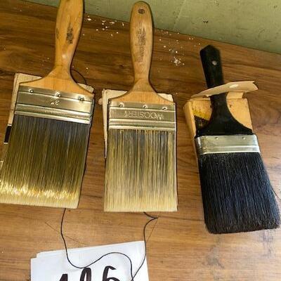 Lot 425- Paint brushes