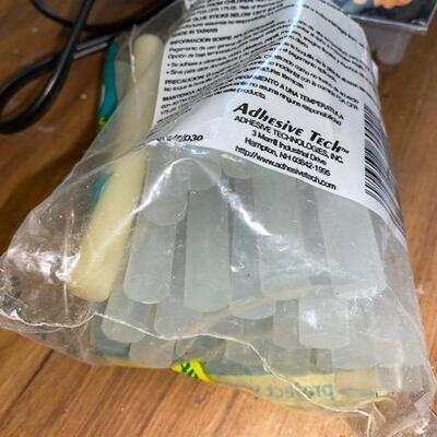 Lot 428 - Glue Gun and Glue Sticks