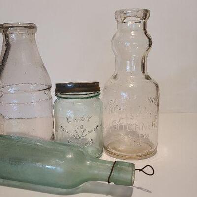 Lot 217: Rare antique Casper Hitchner 1 qt Separator Bottle Salem/ Round Bottom Bottle Green